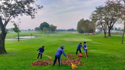 Time to clean up. Thank you Super Attendant Team. They are important team to growth our golf course.