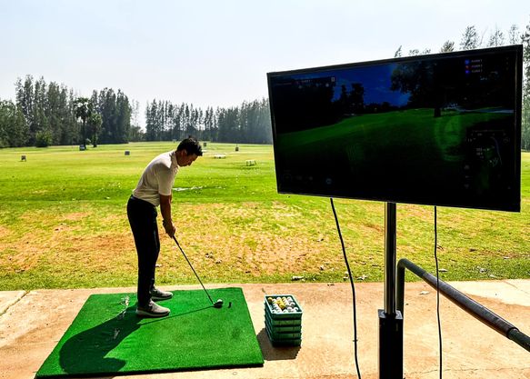 สนามกอล์ฟ กบินทร์บุรี สปอร์ตคลับ Kbsc 1 person golfing golf course and grass