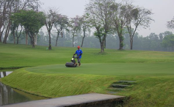 Northern Rangsit Golf Club 1 คน พื้นหญ้า สนามกอล์ฟ และ ธรรมชาติ