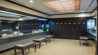 Rest, change, relax in our luxurious locker rooms! Every aspect of the design and layout has been decided keeping in mind your privacy and your comfort