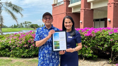 Congratulations to Mr. Yukitoshi Kawamura, our member who recently made a hole-in-one on hole # 6  Our Director of Sales and Membership Services (Khun Elle) was delighted to present him with a certificate of recognition for his achievement