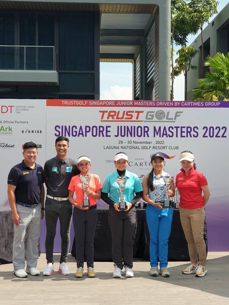 6 people people standing and DT SINSAPERE PESLOPMENT Official Partners Ark EVERISE xtleist ia TRUSTGOLF SINGAPORE JUNIOR MASTERS DRIVEN BY CARTIMES GROUP TRUST SINGAPORE JUNIOR MASTERS 2022 28 30 November 2022 LAGUNA NATIONAL GOLF RESORT CLUB DRIV CROUP CARTI