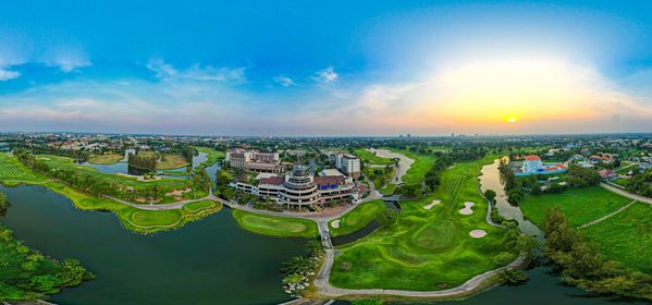 Summit Windmill Golf Club amp Residence สนามกอล์ฟ และ พื้นหญ้า