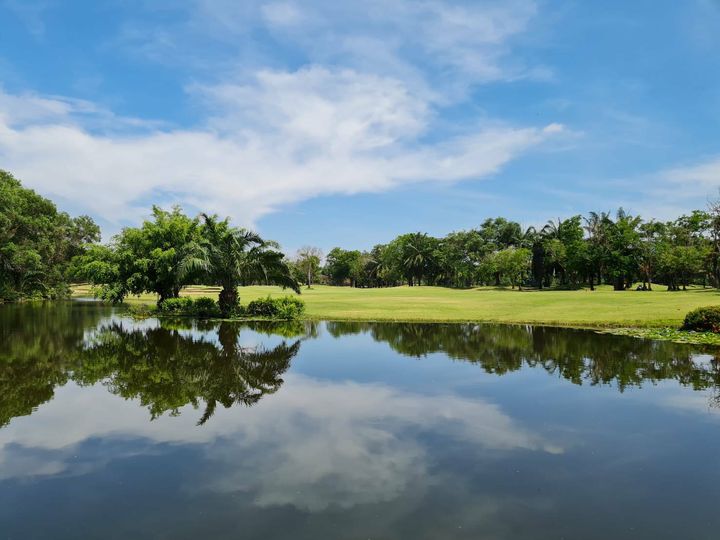 สนามกอล์ฟไดนาสตี้ แอนด์ คันทรีคลับ Dynasty Golf amp Country Club sky grass nature body of water and tree