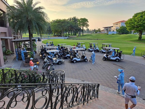 Summit Windmill Golf Club nbsp 8 people people golfing golf cart and golf course