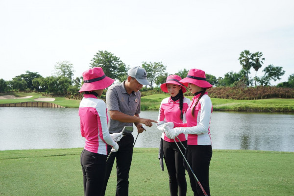 Nikanti Golf Club Nakhon Pathom nbsp 3 people people golfing and golf course