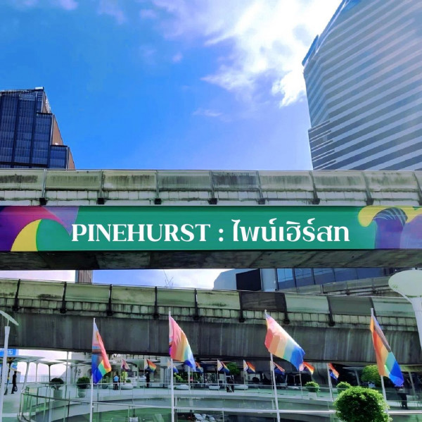 Pinehurst Golf Club amp Hotel nbsp 4 คน และ ข้อความพูดว่า PINEHURST ไพน์เฮิร์ส ไพน์เฮิร์สท