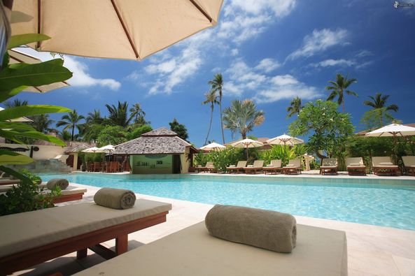 Banyan Golf Club Hua Hin pool and palm trees