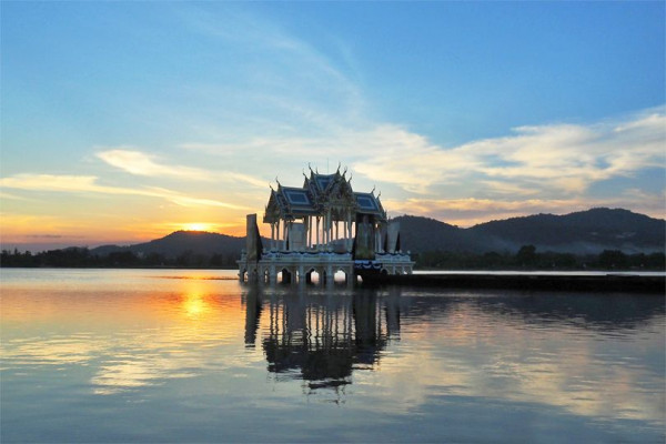 Banyan Golf Club Hua Hin temple twilight and lake