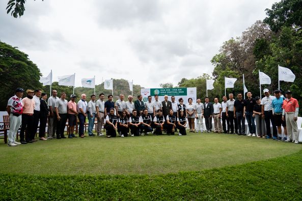 Royal Hua Hin Golf Course 12 people people golfing crowd and text