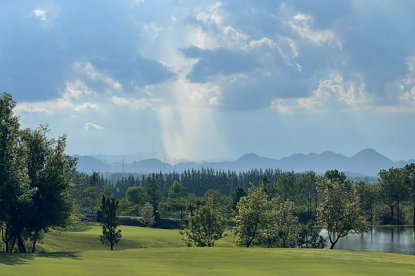 Toscana Valley golf golf course and cloud