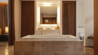 Muthi Maya is a place where privacy is utmost. And here, you can treat yourself to a personal spa in the satisfyingly spacious bathtub that we provide. Be spoiled with a moment of peaceful luxury, and make your life complete.