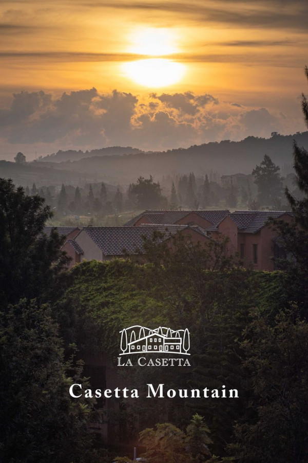 Toscana Valley nbsp horizon twilight cloud and 0 8 0 0 PI00 LA CASETTA Casetta CasettaMountain Mountain