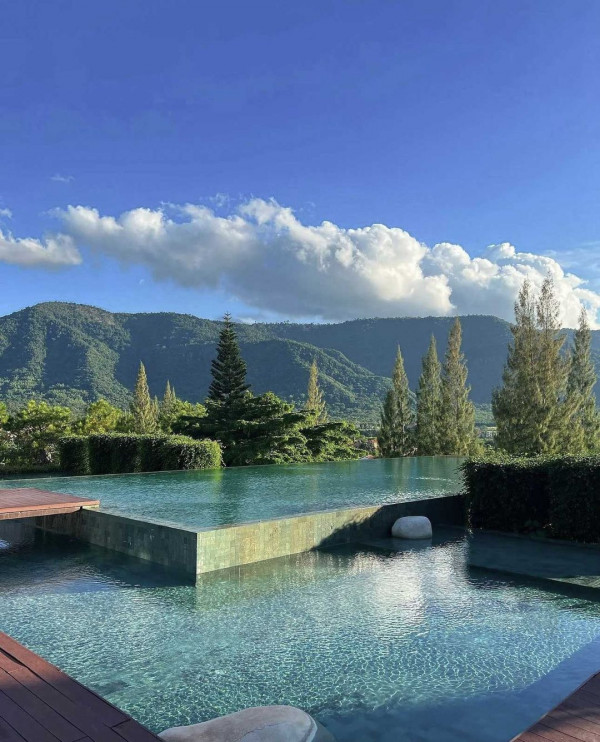 Toscana Valley nbsp cloud mountain horizon and pool