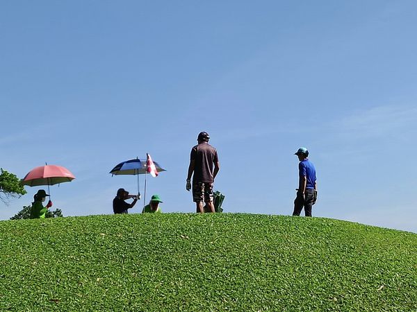 Wangjuntr Golf Park 6 people nature and grass