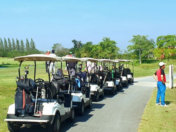 Rayong Green Valley Golf 3 people and golf cart