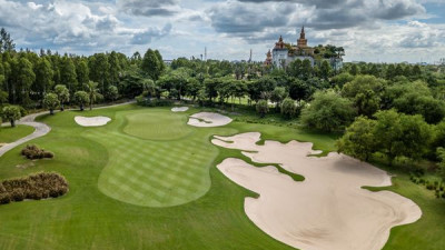 Oliver HUNDEBØLL, the Danish golfer and Hole-in-one conqueror, hole 13 from 210 yards in Thailand Classic with #5 iron!