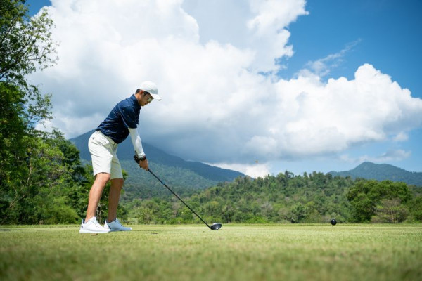 Chatrium Golf Resort Soi Dao Chanthaburi 1 person golfing and golf course