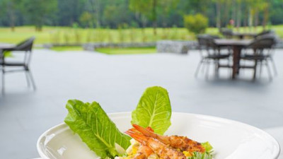 Get ready for some mid-day inspiration! Enjoy a delicious #lunch with an unbeatable view.