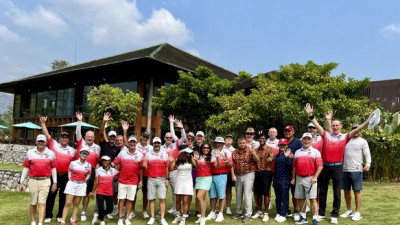 A warm thank you to The Londoner's Group from Pattaya for gracing us with their presence at Chatrium Golf Resort Soi Dao Chanthaburi! Our GM, Silvano Trombetta, and Pro Golf Jasmine welcomed the group with open arms.