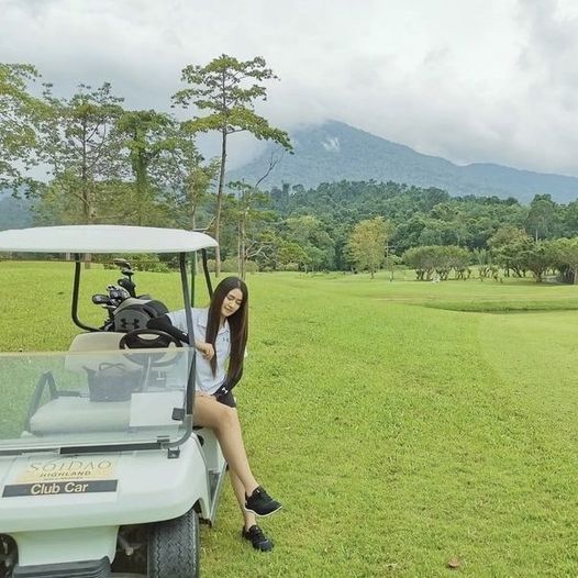 Chatrium Golf Resort Soi Dao Chanthaburi nbsp 1 person golfing golf cart and golf course