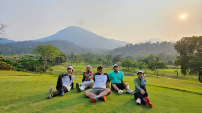 Tee off for a memorable experience with friends at Chatrium Golf Resort Soi Dao. Stunning scenery and a challenging course await!