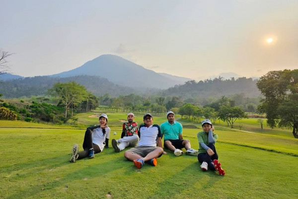 Chatrium Golf Resort Soi Dao Chanthaburi nbsp 5 people people golfing and golf course