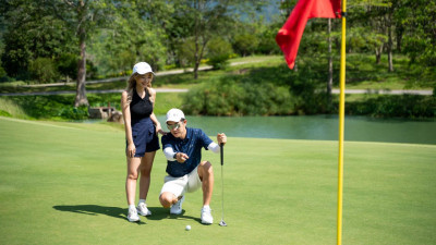 𝐁𝐨𝐨𝐤 𝐚 𝐥𝐞𝐬𝐬𝐨𝐧 with Chatrium Golf Resort Soidao PGA Certified Professional and sharpen up your