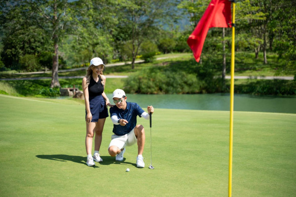 Chatrium Golf Resort Soi Dao Chanthaburi nbsp 2 people people golfing golf cart and golf course