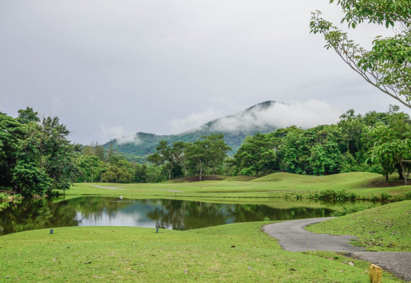 Wangjuntr Golf Park nbsp กอล์ฟ สนามกอล์ฟ ภูเขา พื้นหญ้า และ ทะเลสาบ