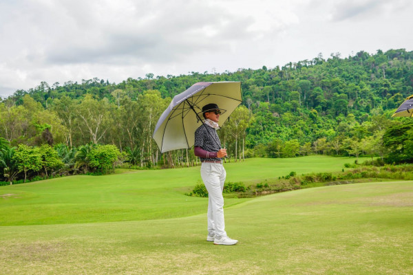 Wangjuntr Golf Park nbsp 1 คน กำลังตีกอล์ฟ และ สนามกอล์ฟ