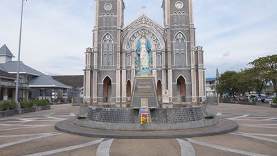 Built in classic French Gothic style, the Mary Immaculate Conception Cathedral was consecrated in 1909 and is the largest church in Thailand.