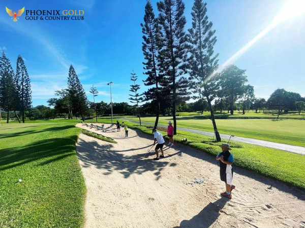 Phoenix Gold Golf amp Country Club 5 people people standing and park