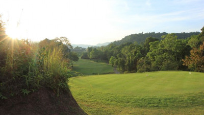 Wake up, Have a coffee, Watch the sunrise, Play golf, Repeat.