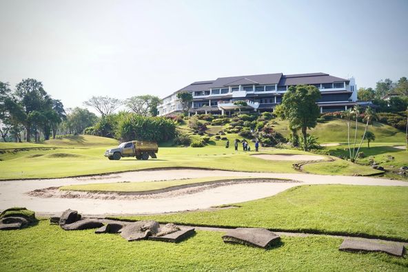 Blue Canyon Country Club 2 people golf course and grass