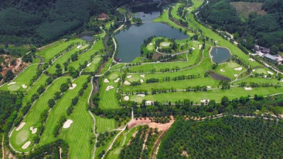 Experience the breathtaking beauty of nature at Katathong Golf Course, where the fusion of pristine landscapes and a challenging 18-hole course awaits you.