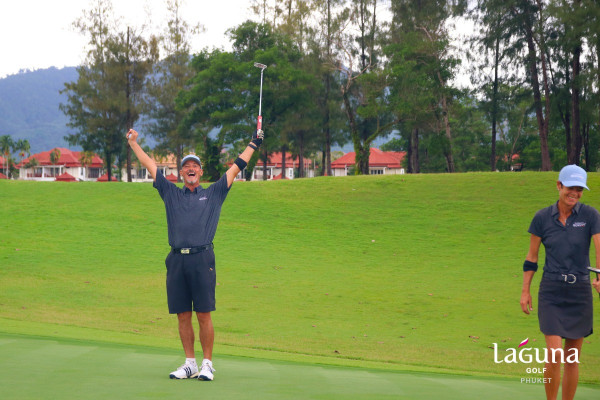 Laguna Golf Phuket nbsp 2 คน ผู้คนกำลังตีกอล์ฟ สนามกอล์ฟ และ ข้อความ