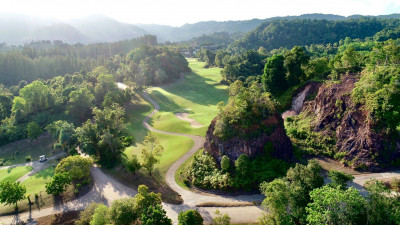 Playing @redmountainphuket with Top Ranked Thai Golfer @markvancha